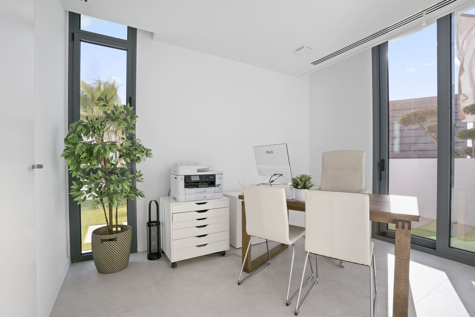 A bright home office space inside a 4-bedroom villa in Benidorm - The Estates