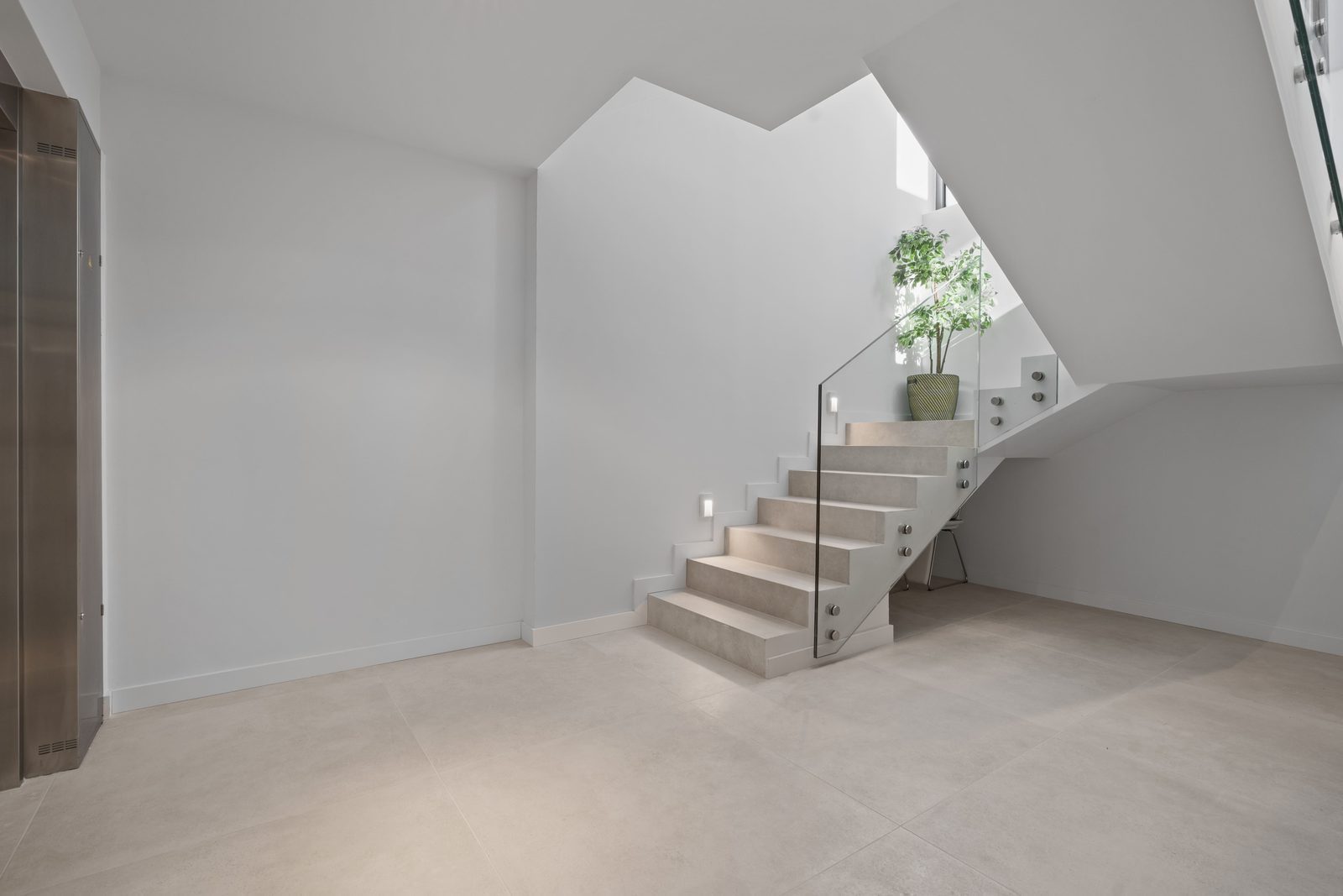 Modern staircase and interior design of a 4-bedroom villa in Benidorm - The Estates
