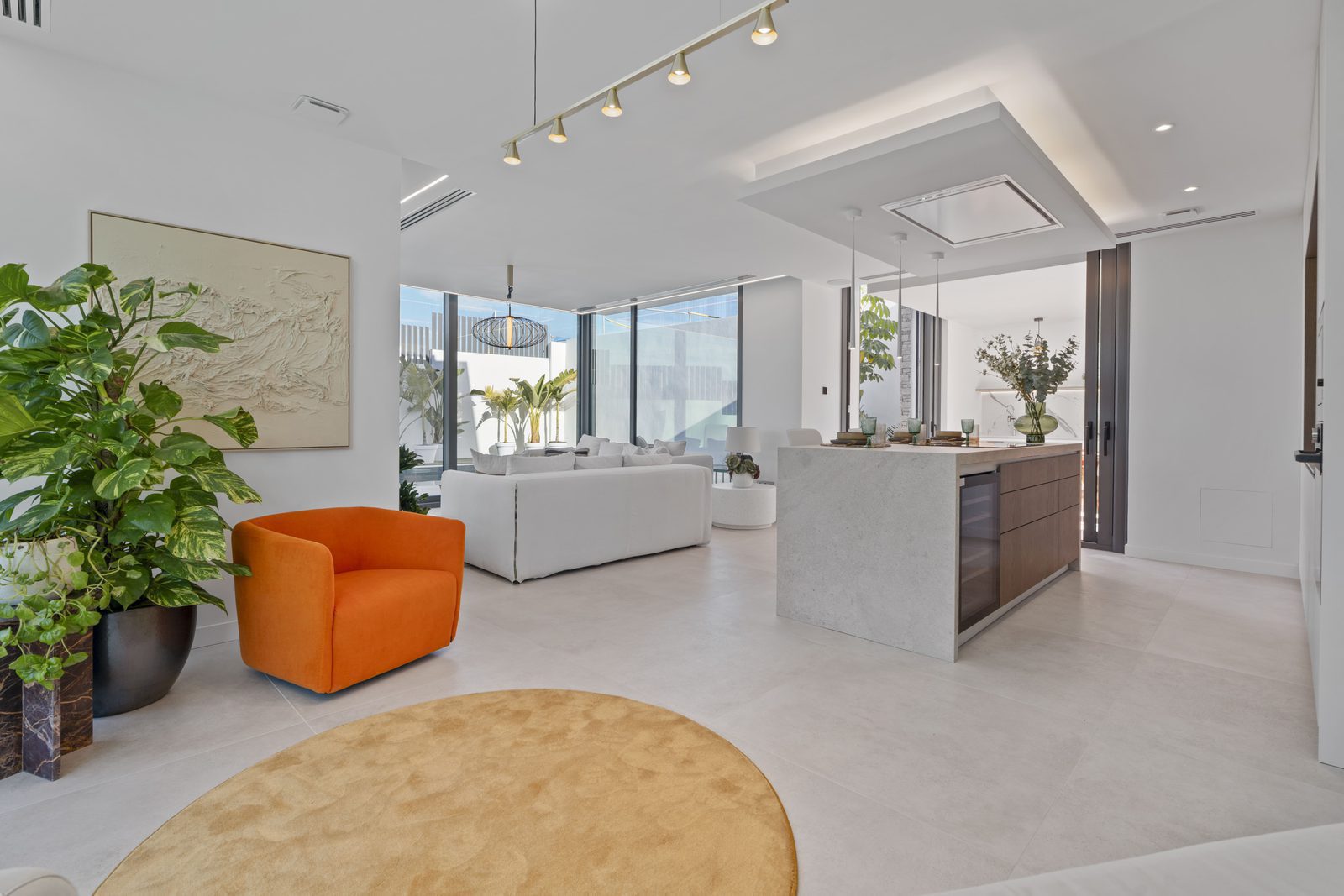 Stylish living room and kitchen area of a 4-bedroom villa in Benidorm - The Estates
