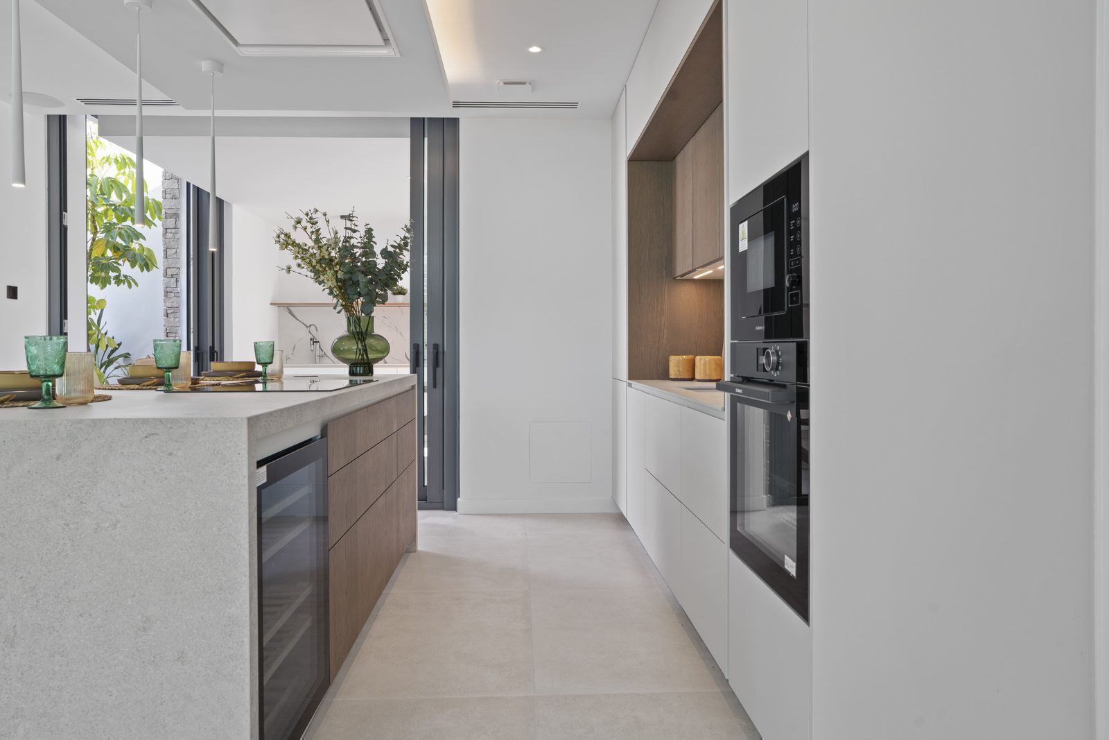 Modern kitchen with sleek appliances in a 4-bedroom villa in Benidorm - The Estates