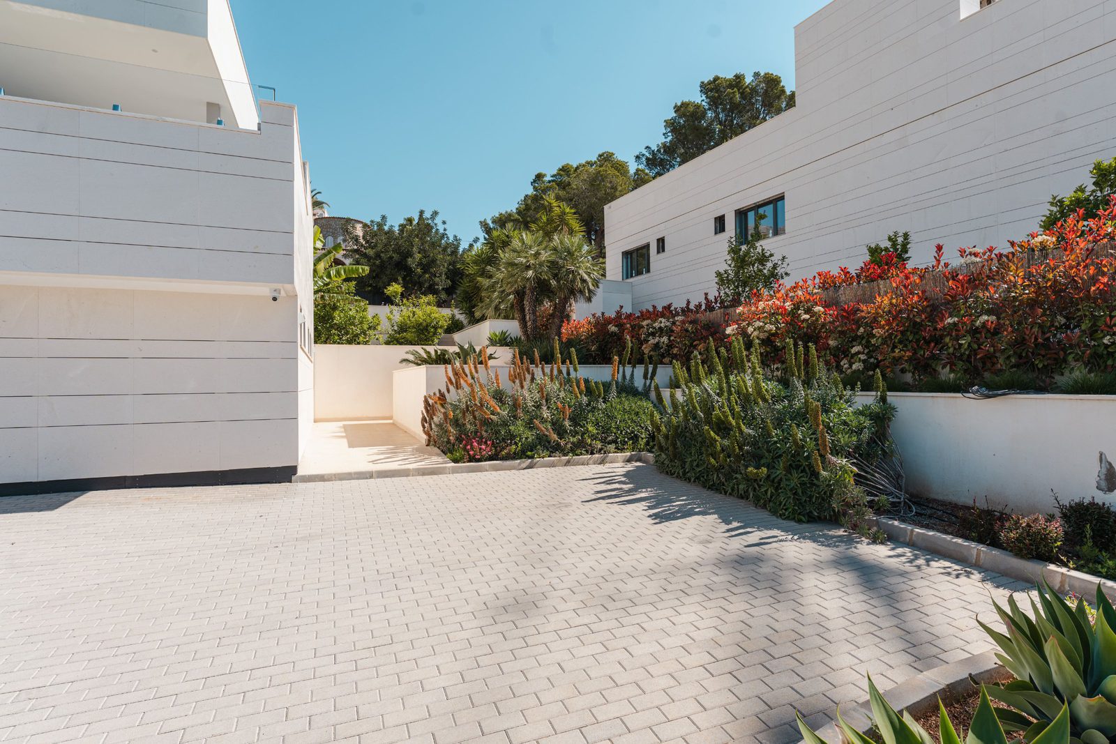 Exterior view of a modern 5-bedroom villa with lush landscaping in Altea - The Estates
