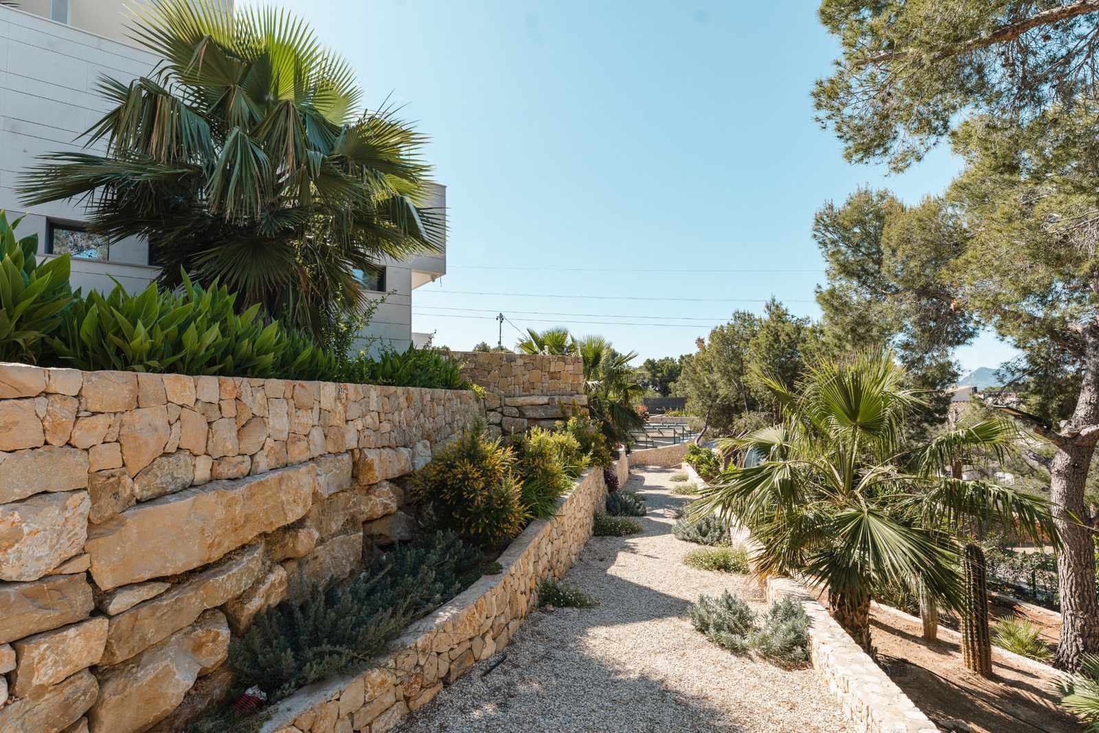 Lush garden and stone walls surrounding a 5-bedroom villa in Altea - The Estates