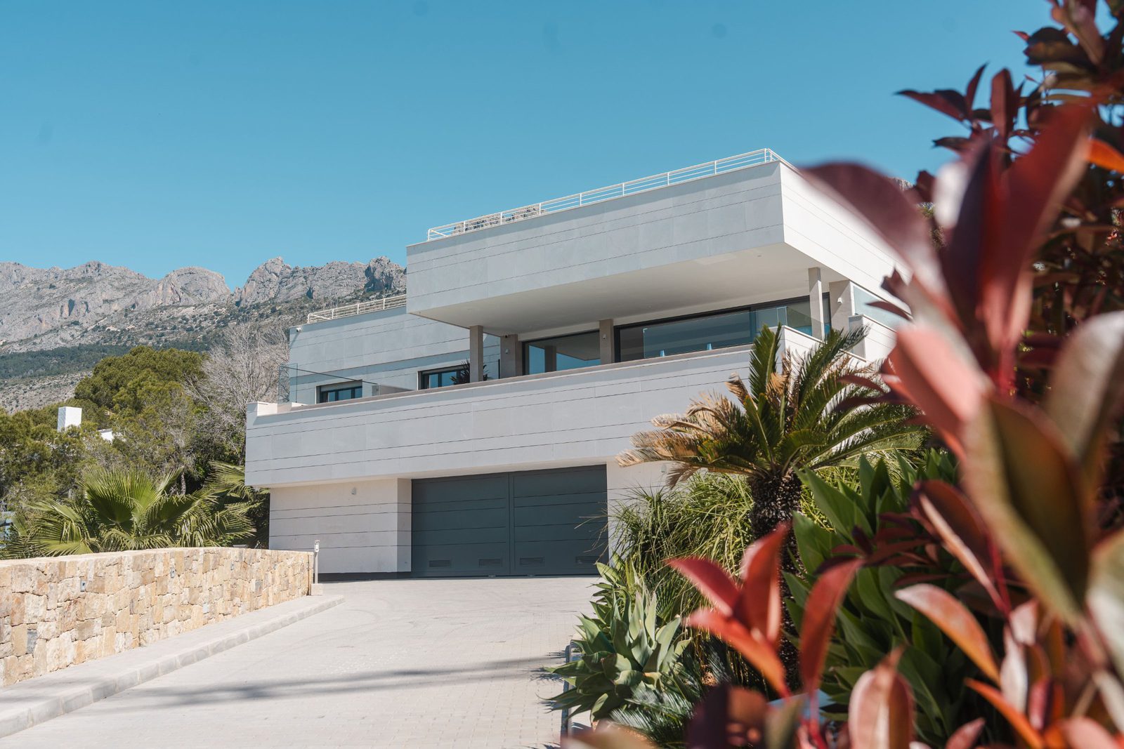 Modern exterior of a 5-bedroom villa with sea and golf views in Altea - The Estates