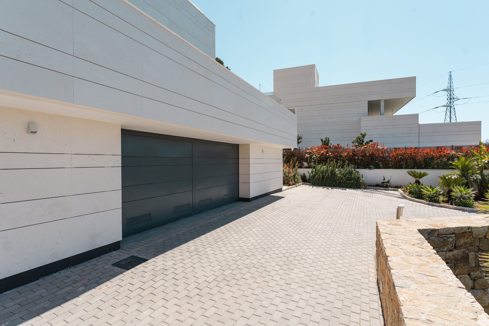 Modern exterior with garage and landscaping of a 5-bedroom villa in Altea - The Estates