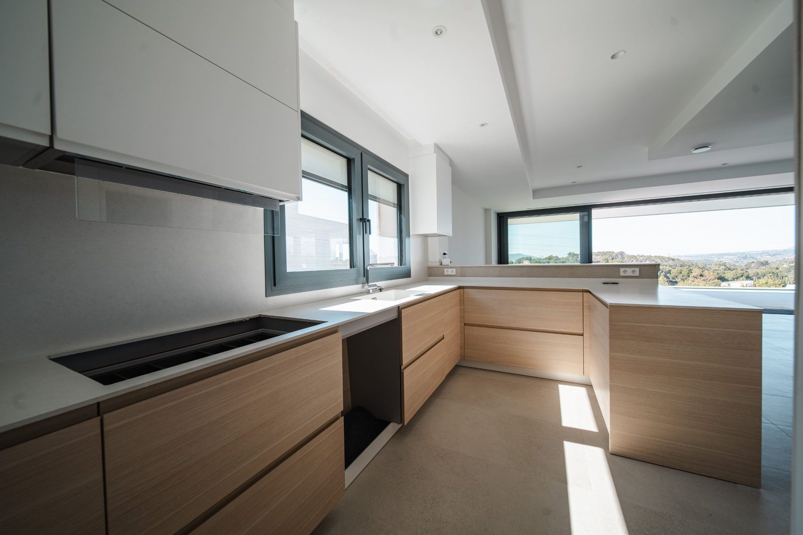 Modern kitchen with sea views in a 5-bedroom villa in Altea - The Estates