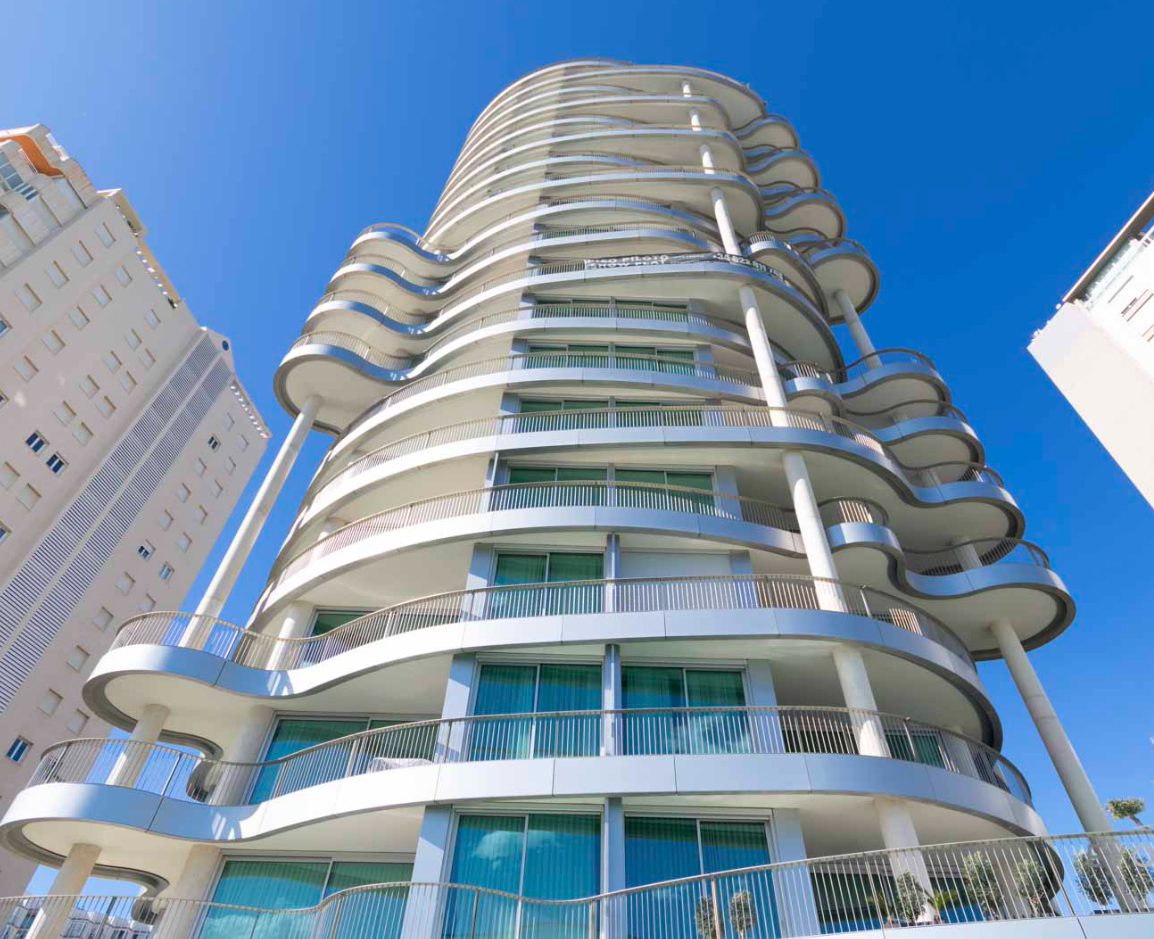 Exterior view of a modern 4-bedroom apartment building in Calpe - The Estates
