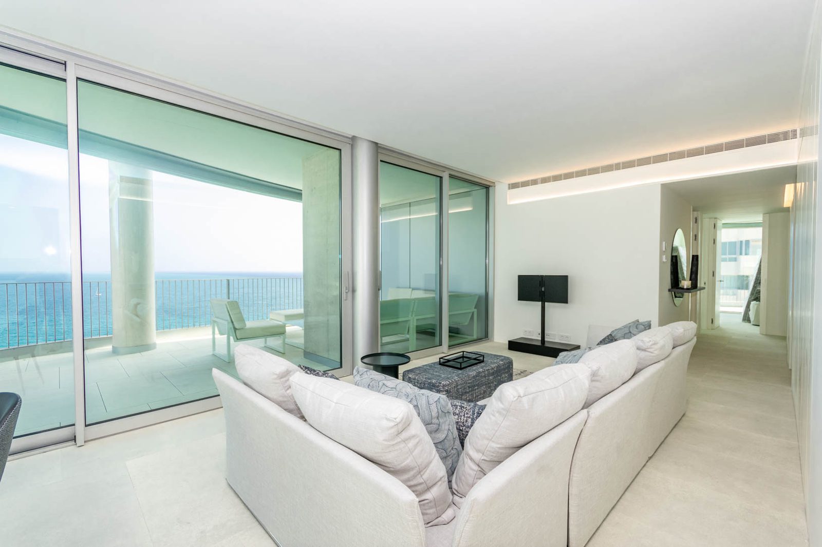 Stylish living room with stunning sea views in a 4-bedroom apartment in Calpe - The Estates