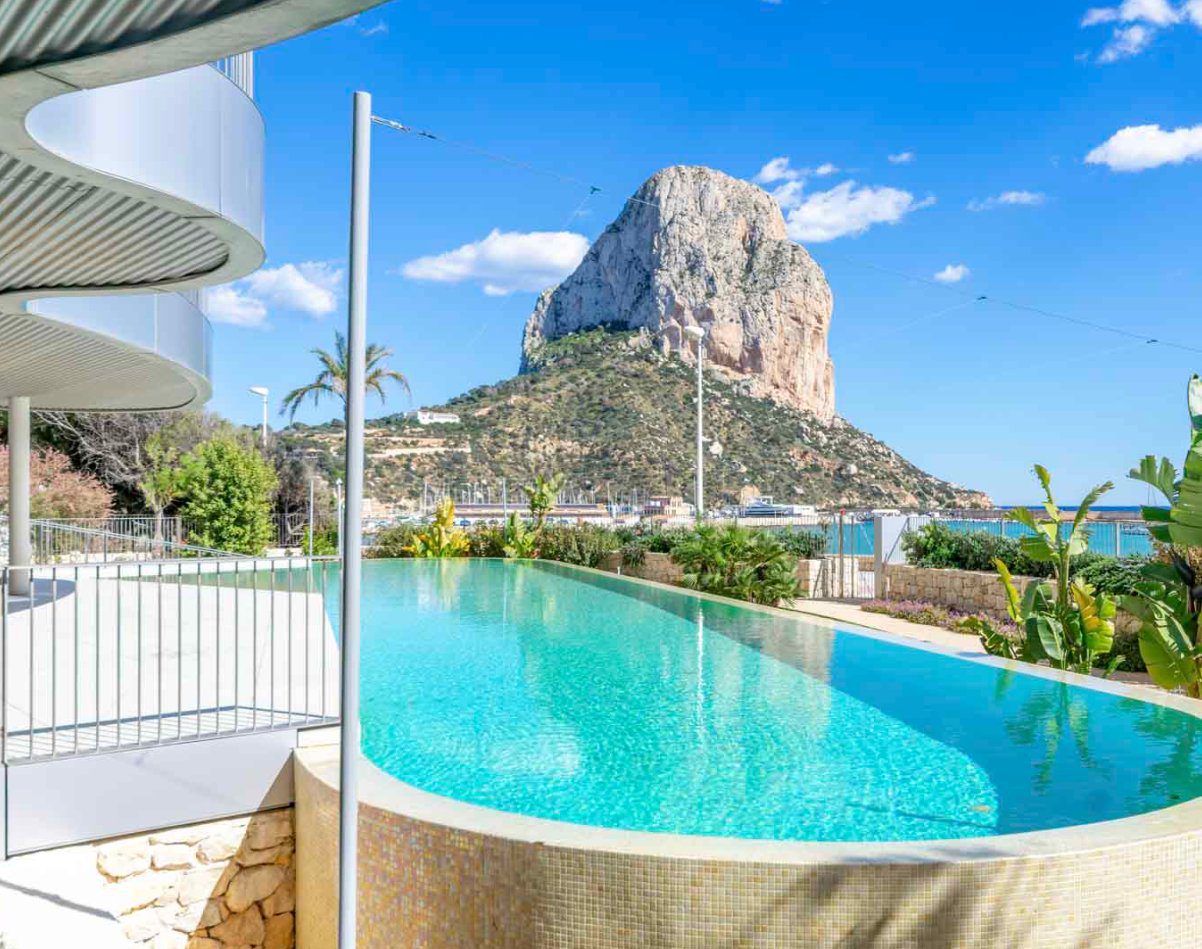 Stunning sea and mountain views from a 4-bedroom apartment in Calpe - The Estates