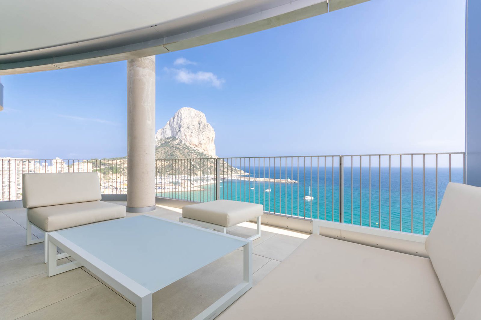 Panoramic sea and mountain views from the terrace of a 4-bedroom apartment in Calpe - The Estates