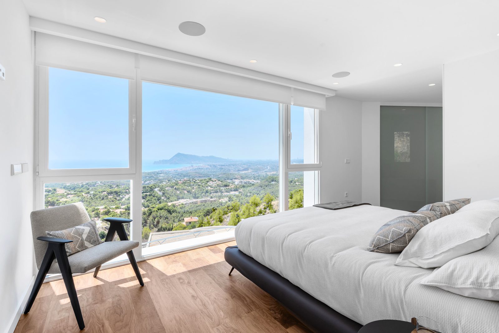 A bright bedroom with panoramic sea and mountain views in a 4-bedroom villa in Altea - The Estates