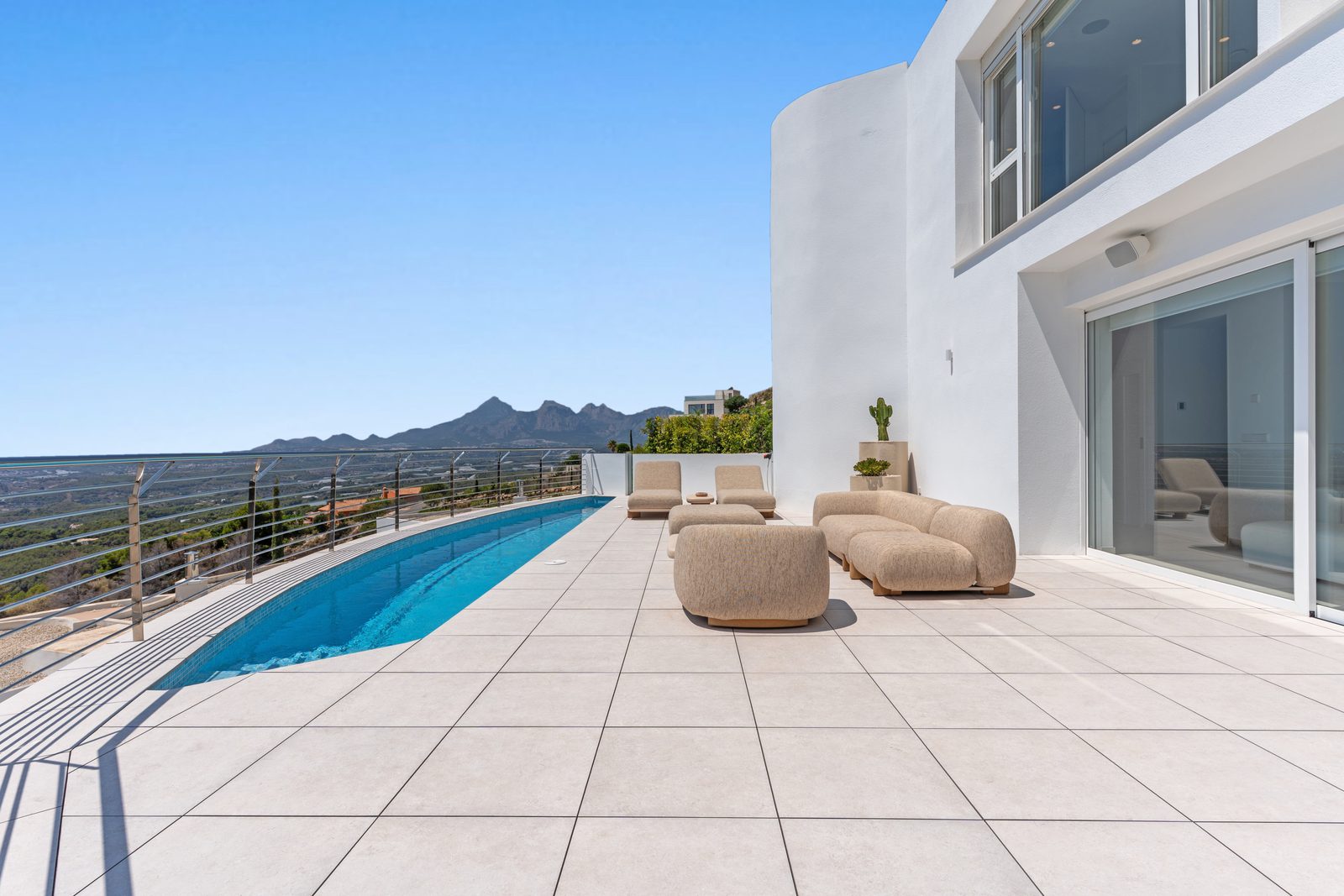 A stunning pool and terrace with mountain views of a 4-bedroom villa in Altea - The Estates