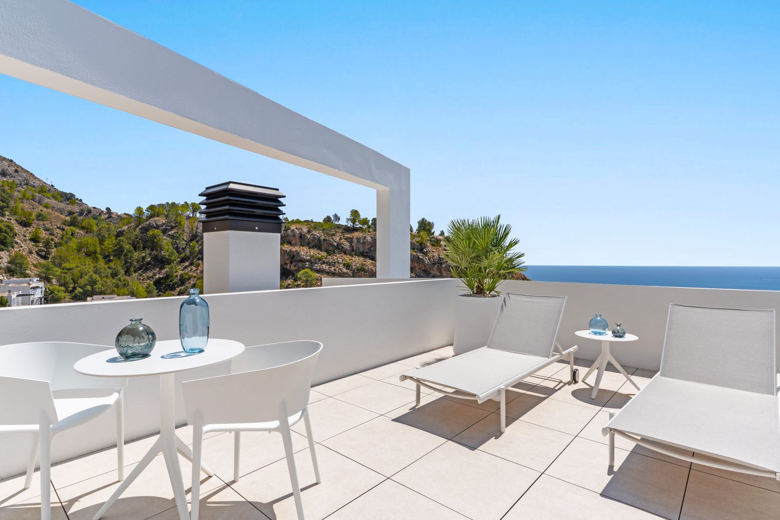 Relaxing terrace with sea views of a 4-bedroom villa in Altea - The Estates
