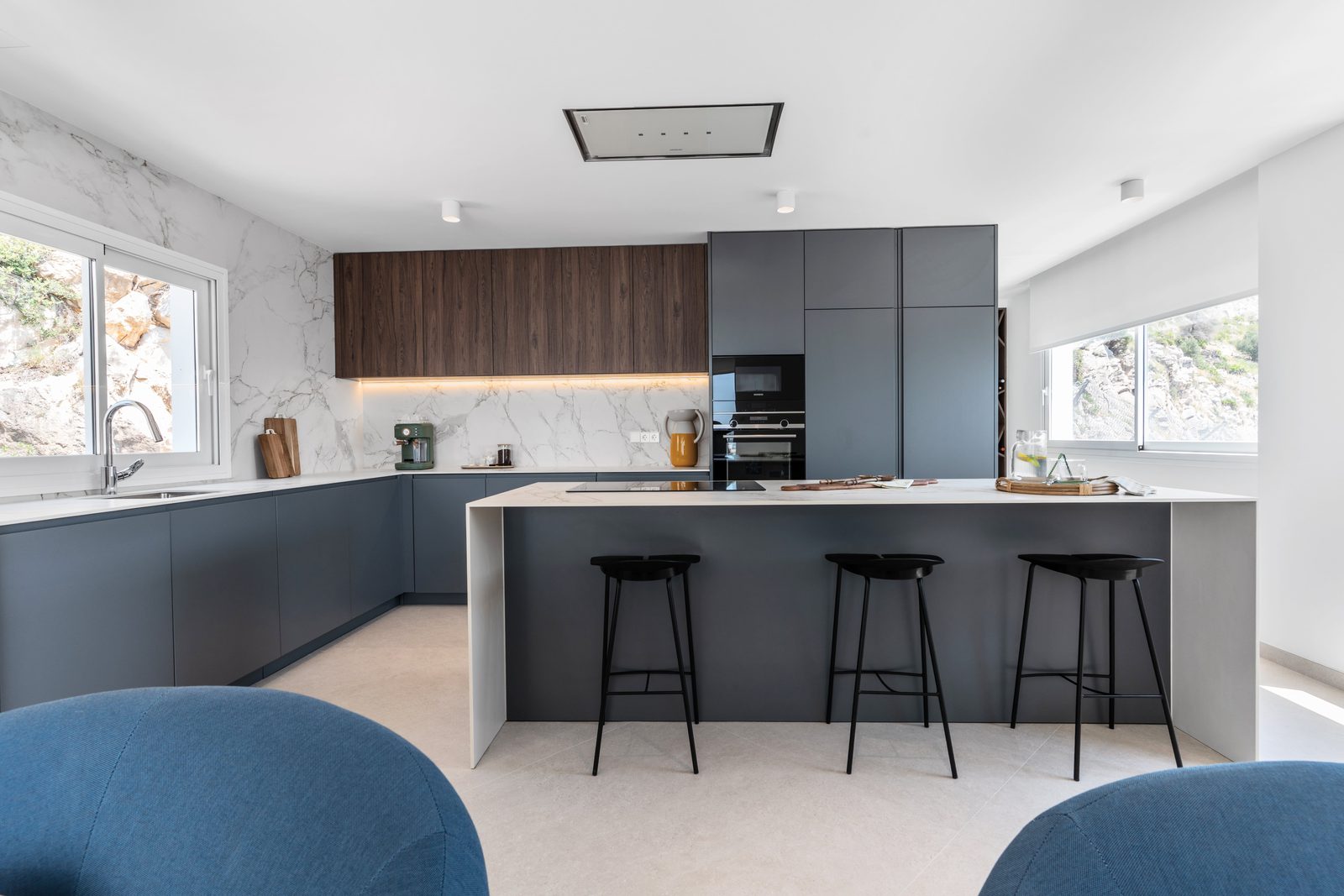 A modern kitchen with an island in a 4-bedroom villa in Altea - The Estates