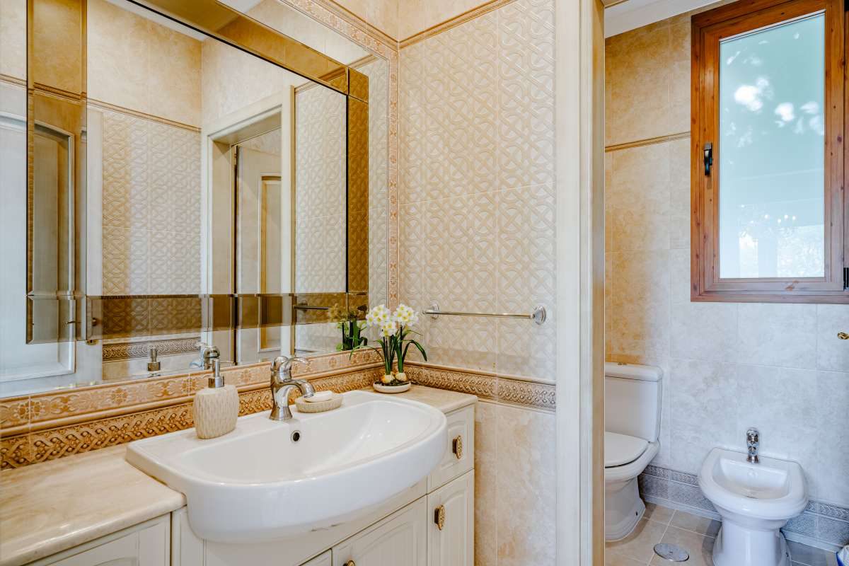 A well-appointed bathroom in a 6-bedroom villa in Calpe - The Estates