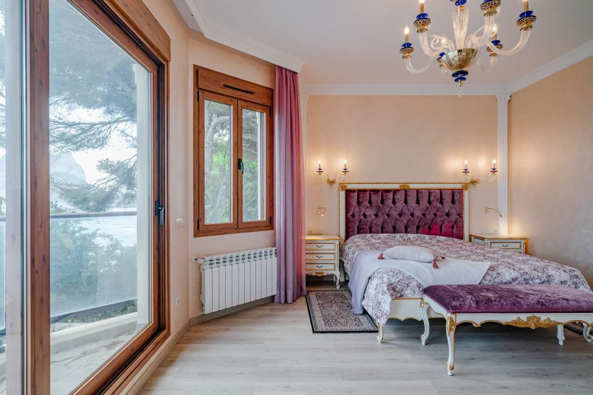 Elegant bedroom with sea views in a 6-bedroom villa in Calpe - The Estates