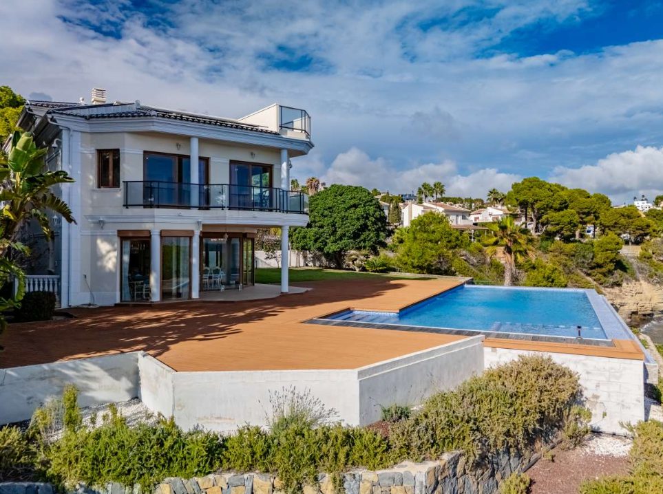 A stunning villa with a pool and sea views in Calpe - The Estates