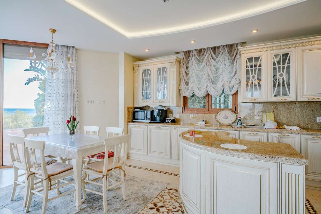 Elegant kitchen with sea views inside a 6-bedroom villa in Calpe - The Estates