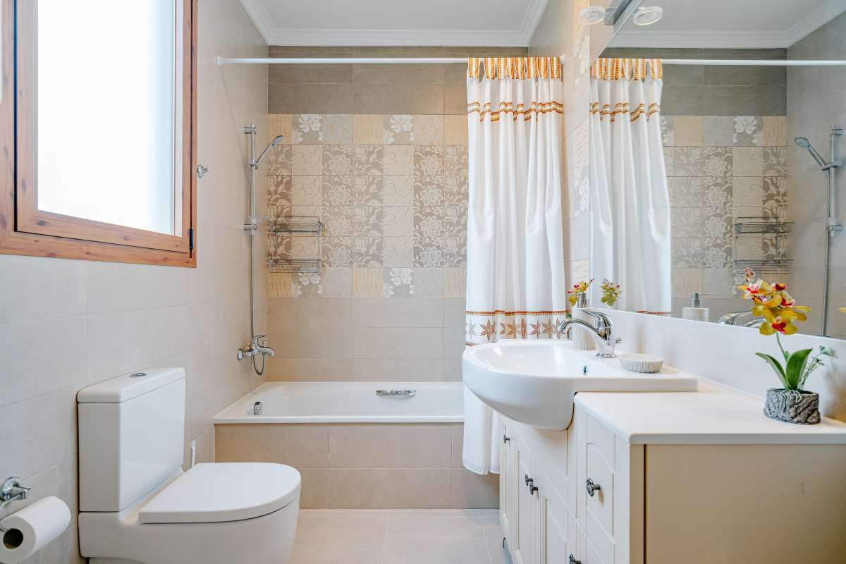 A well-appointed bathroom in a 6-bedroom villa in Calpe - The Estates