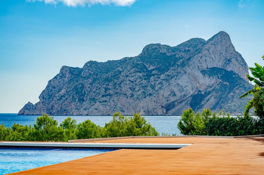 Panoramic sea and mountain views from a 6-bedroom villa in Calpe - The Estates