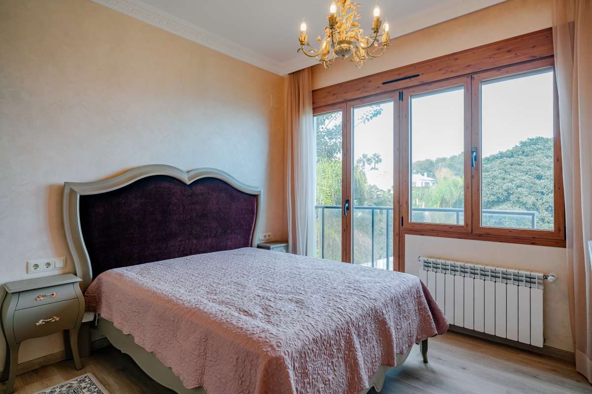 Elegant bedroom with balcony views of a 6-bedroom villa in Calpe - The Estates