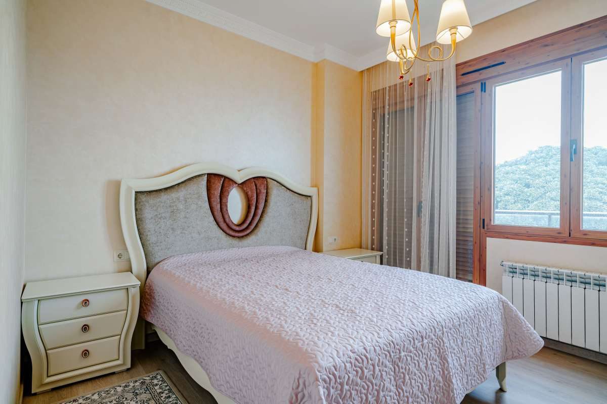 A beautifully decorated bedroom in a 6-bedroom villa in Calpe - The Estates