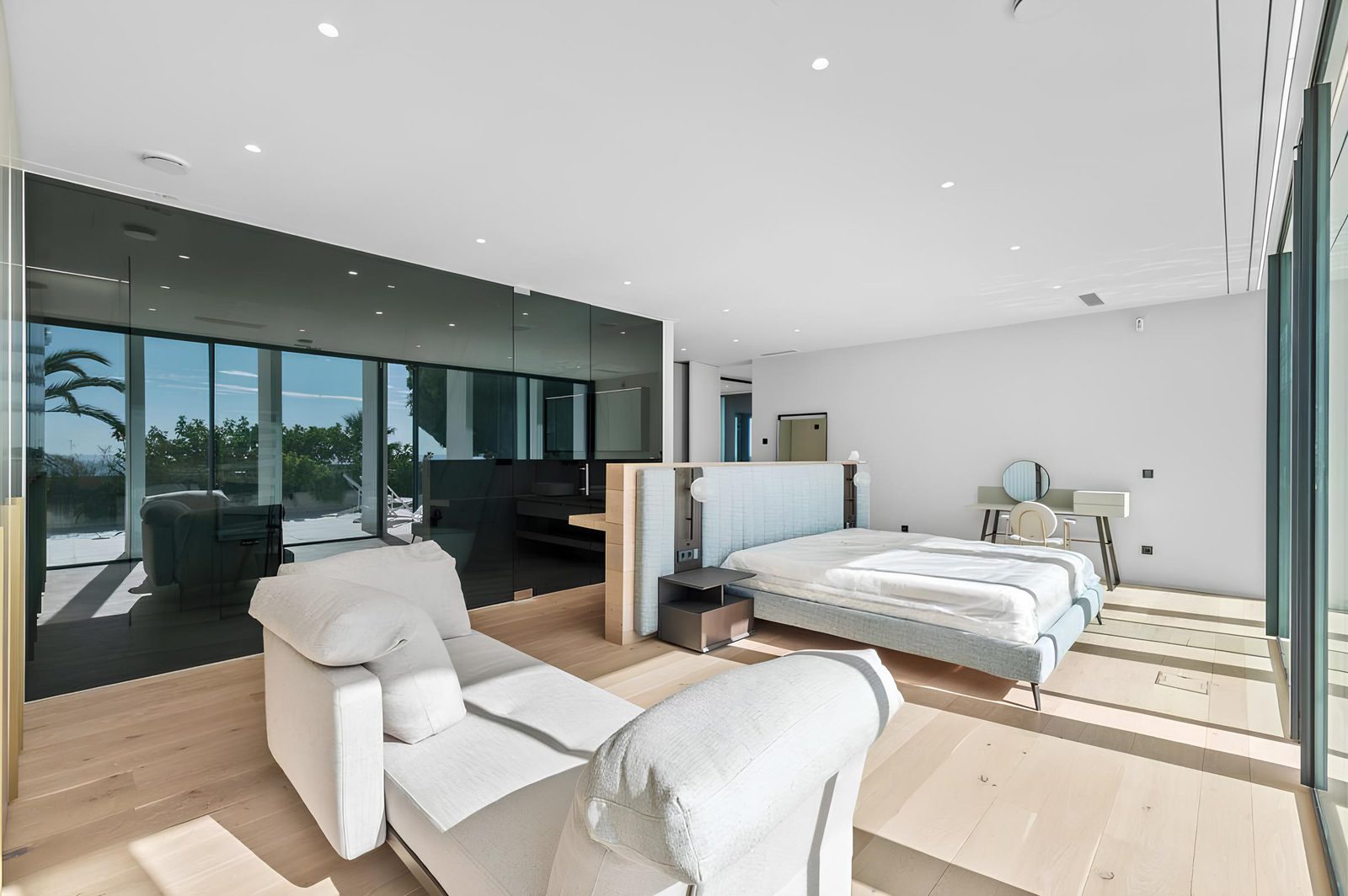 Stylish bedroom with stunning sea views in a 7-bedroom villa in Altea - The Estates