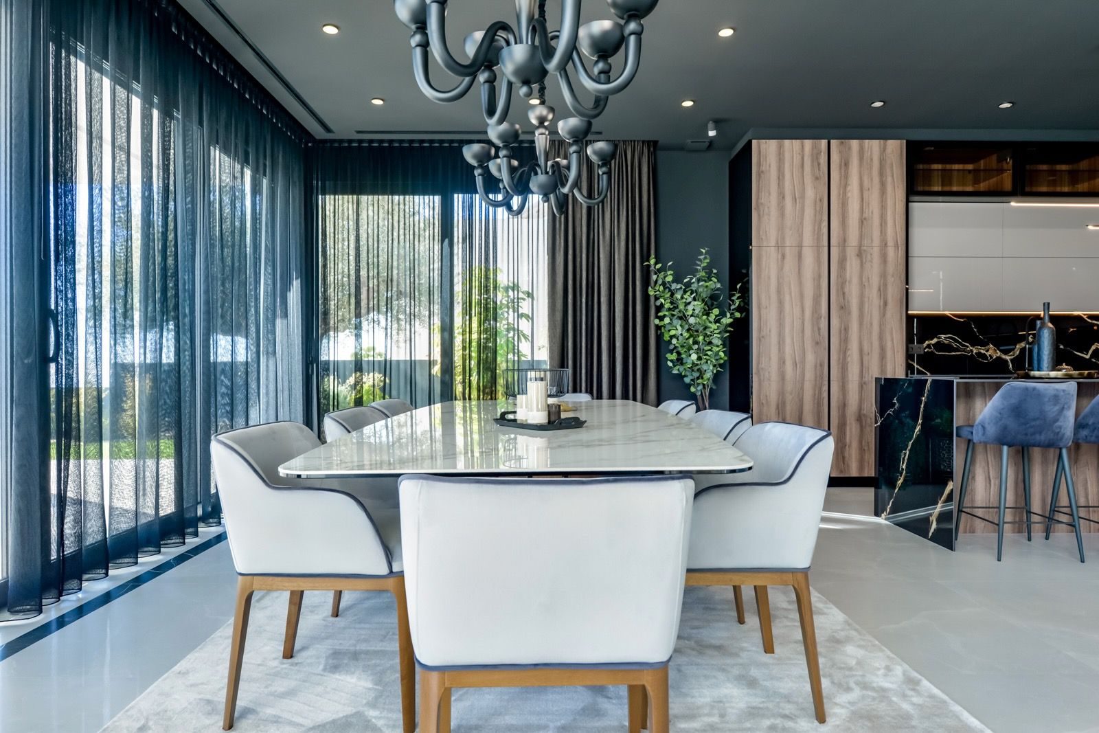 Elegant dining area with modern decor in a 7-bedroom villa in Finestrat - The Estates