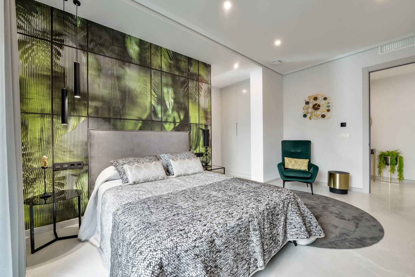 Stylish bedroom decor in a 7-bedroom villa with sea and city views in Finestrat - The Estates