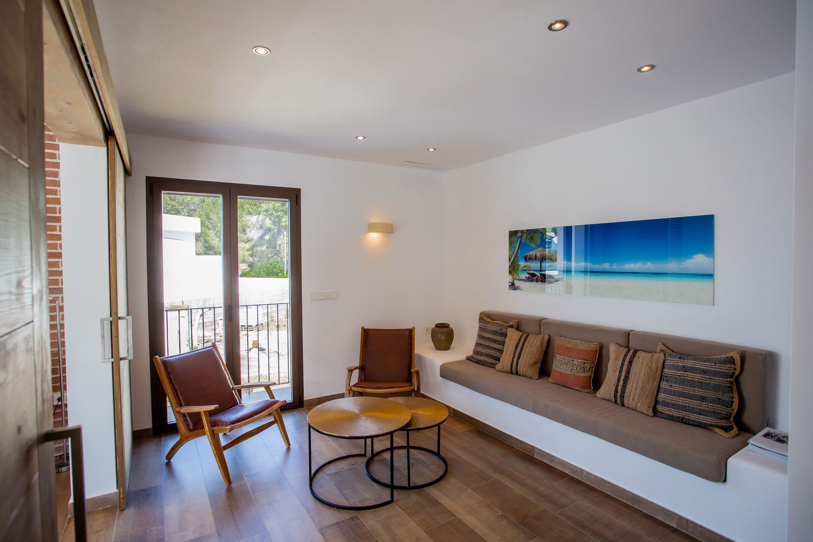 Stylish living room with a view of the garden in a 3-bedroom villa in Javea - The Estates