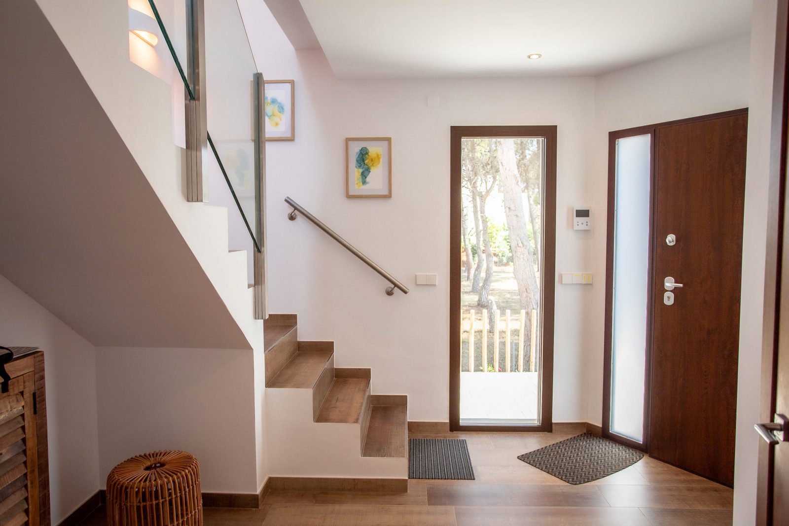 Bright entrance hallway with staircase and garden view of a 3-bedroom villa in Javea - The Estates