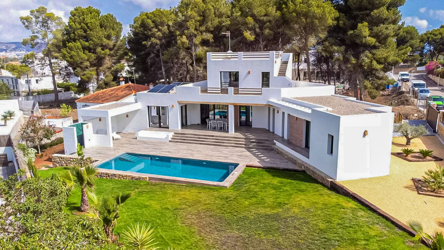 Villa Alamo | Contemporary Mediterranean Living Steps from the Sea