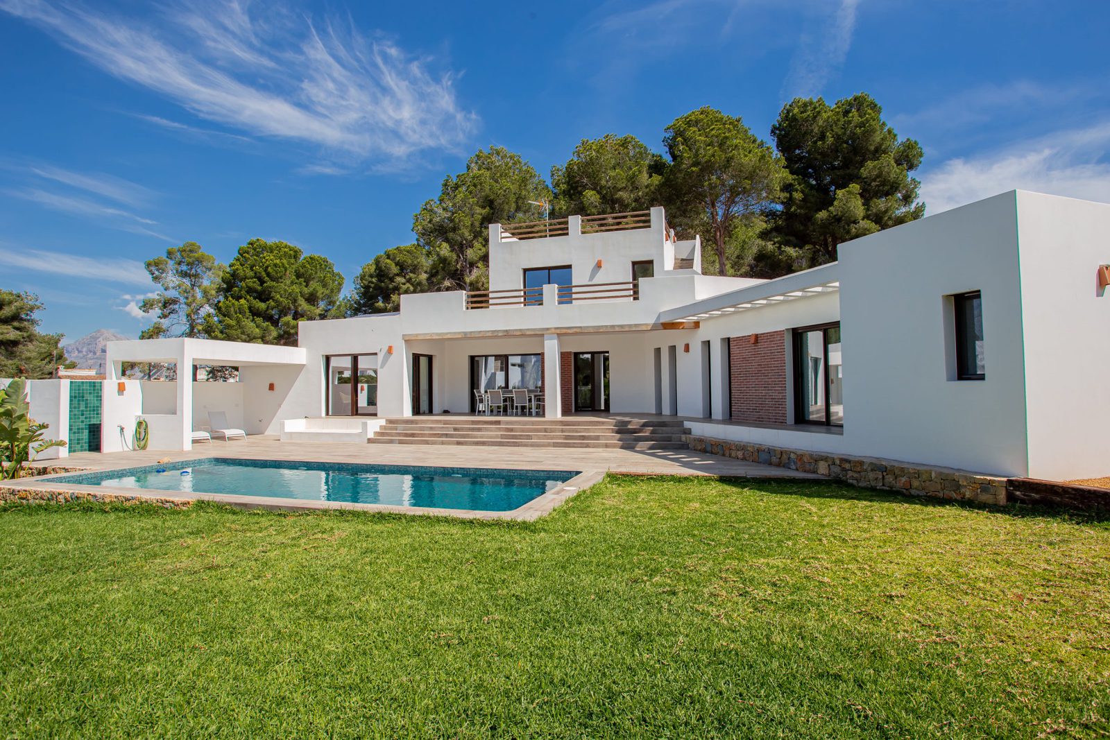 A beautiful garden view of a 3-bedroom villa in Javea - The Estates