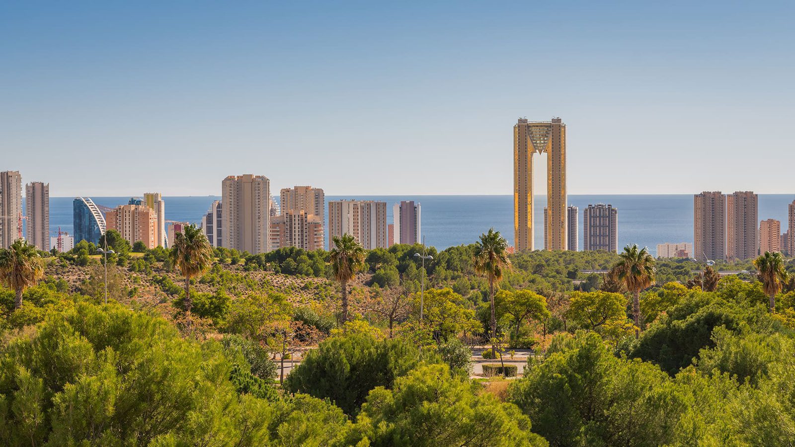 Panoramic sea and city views from a 3-bedroom apartment in Benidorm - The Estates
