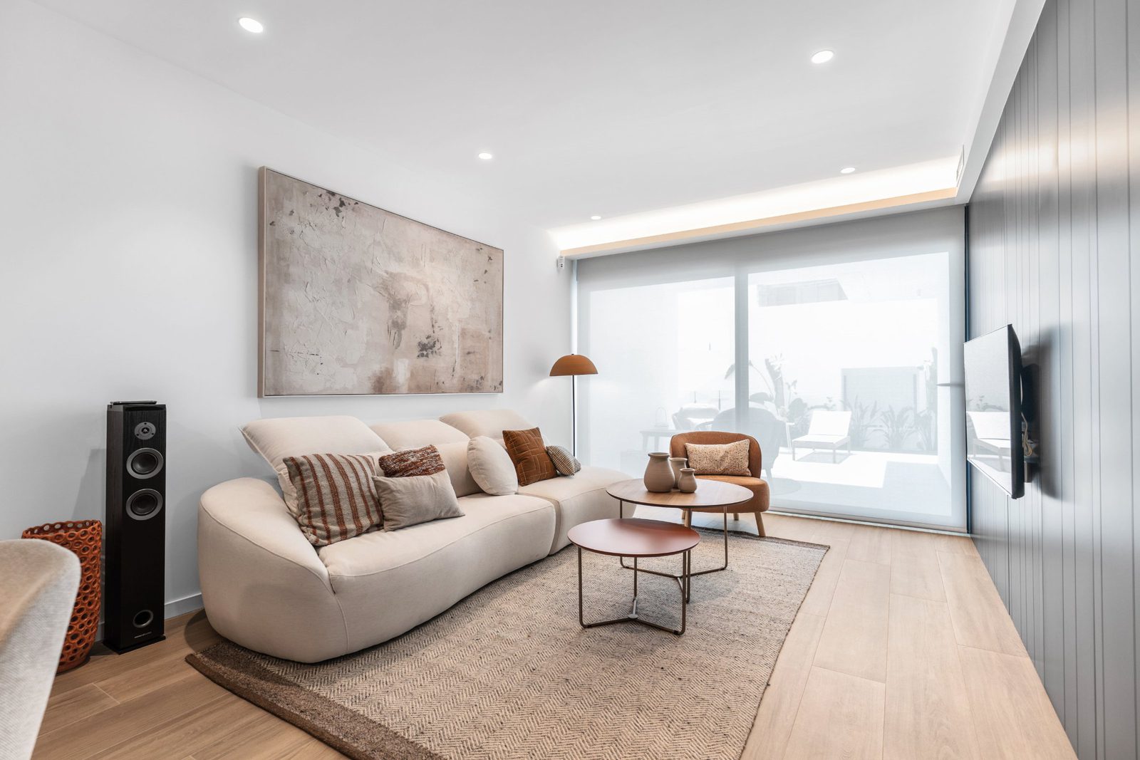 Stylish living room with modern furniture and a view of the terrace in a 3-bedroom apartment in Benitachell - The Estates