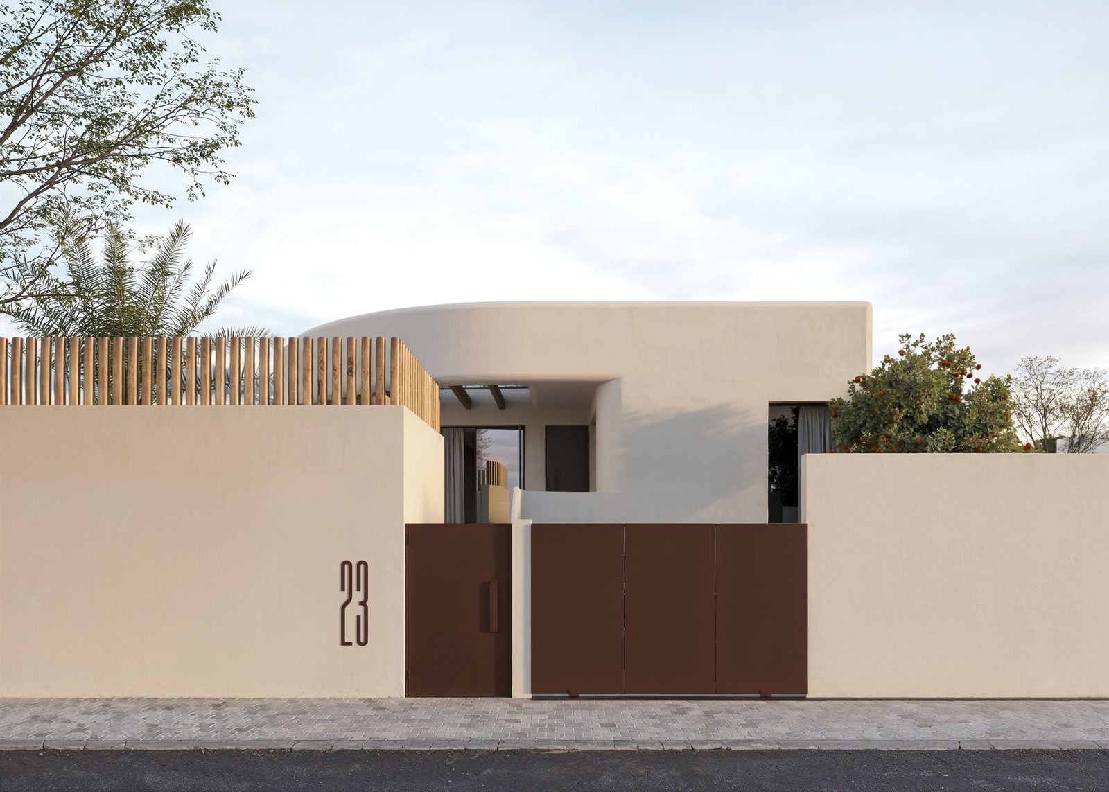 Modern gated entrance of a 3-bedroom villa in Algorfa —