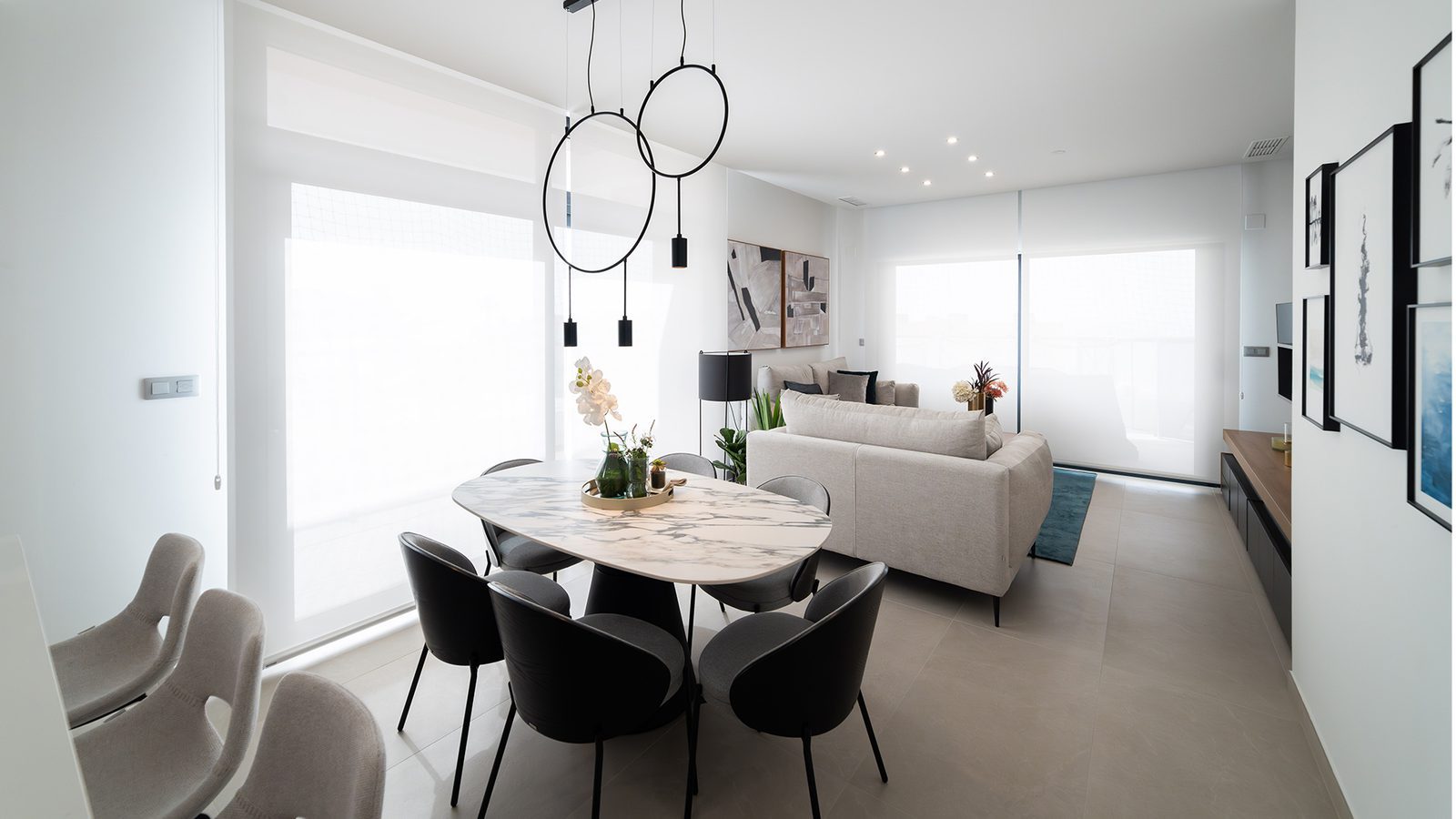 Bright modern open-plan living and dining room with designer lighting and sea views in a 3-bedroom apartment in Benidorm - The Estates