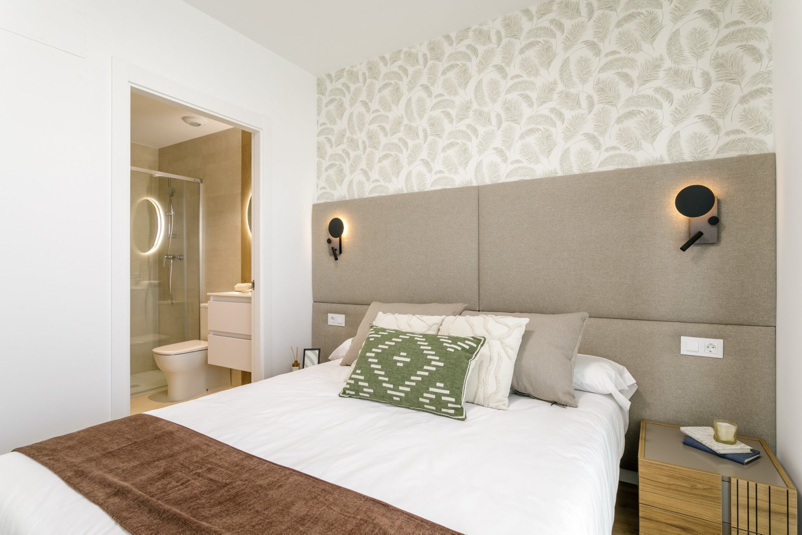 Stylish bedroom with ensuite bathroom in a 2-bedroom apartment in Torrevieja - The Estates