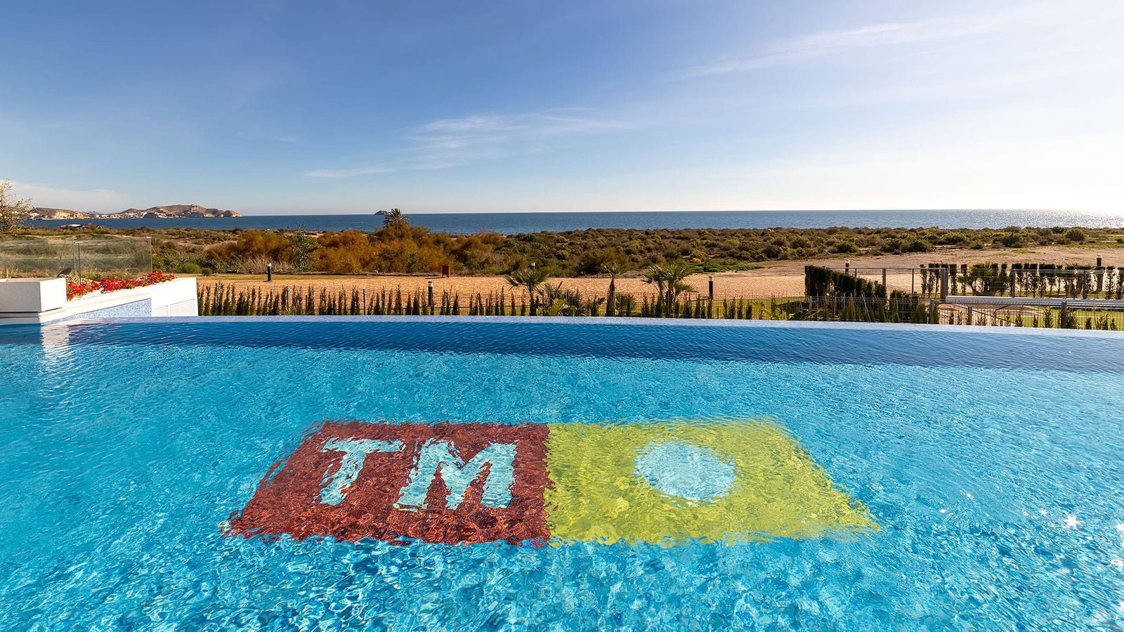 Swimming pool overlooking the sea and coastline at a 3-bedroom bungalow in Pulpí - The Estates