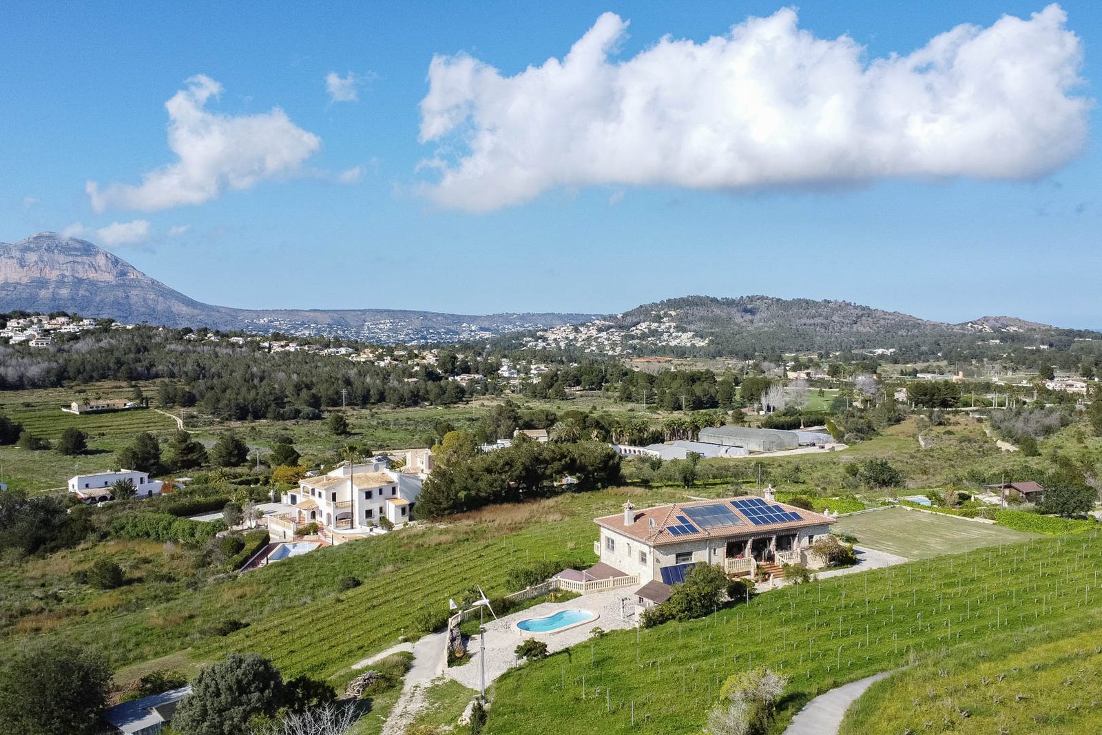 Panoramic mountain and countryside views of a 3-bedroom finca in Benitachell - The Estates