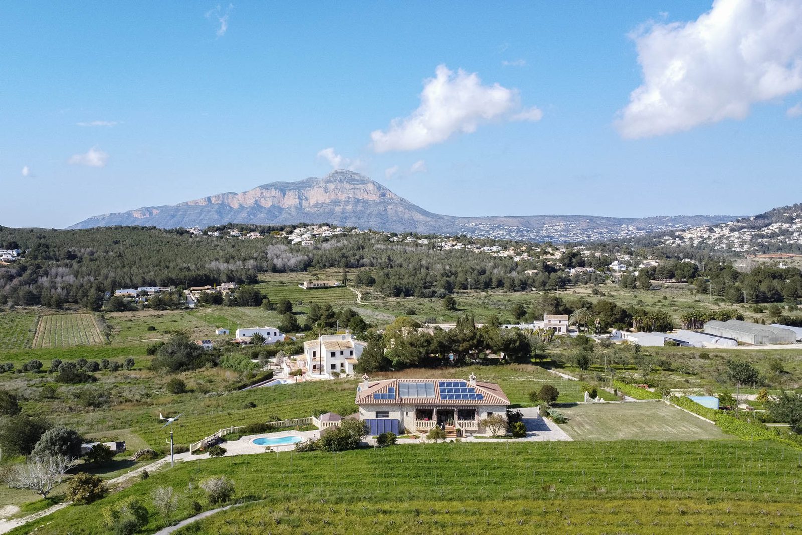 Panoramic views of a 3-bedroom finca with a pool and surrounding countryside in Benitachell - The Estates