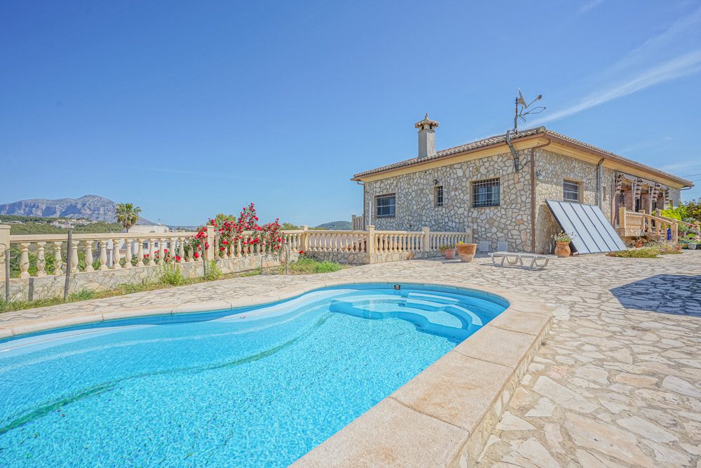 A beautiful pool and terrace area of a 3-bedroom finca in Benitachell - The Estates