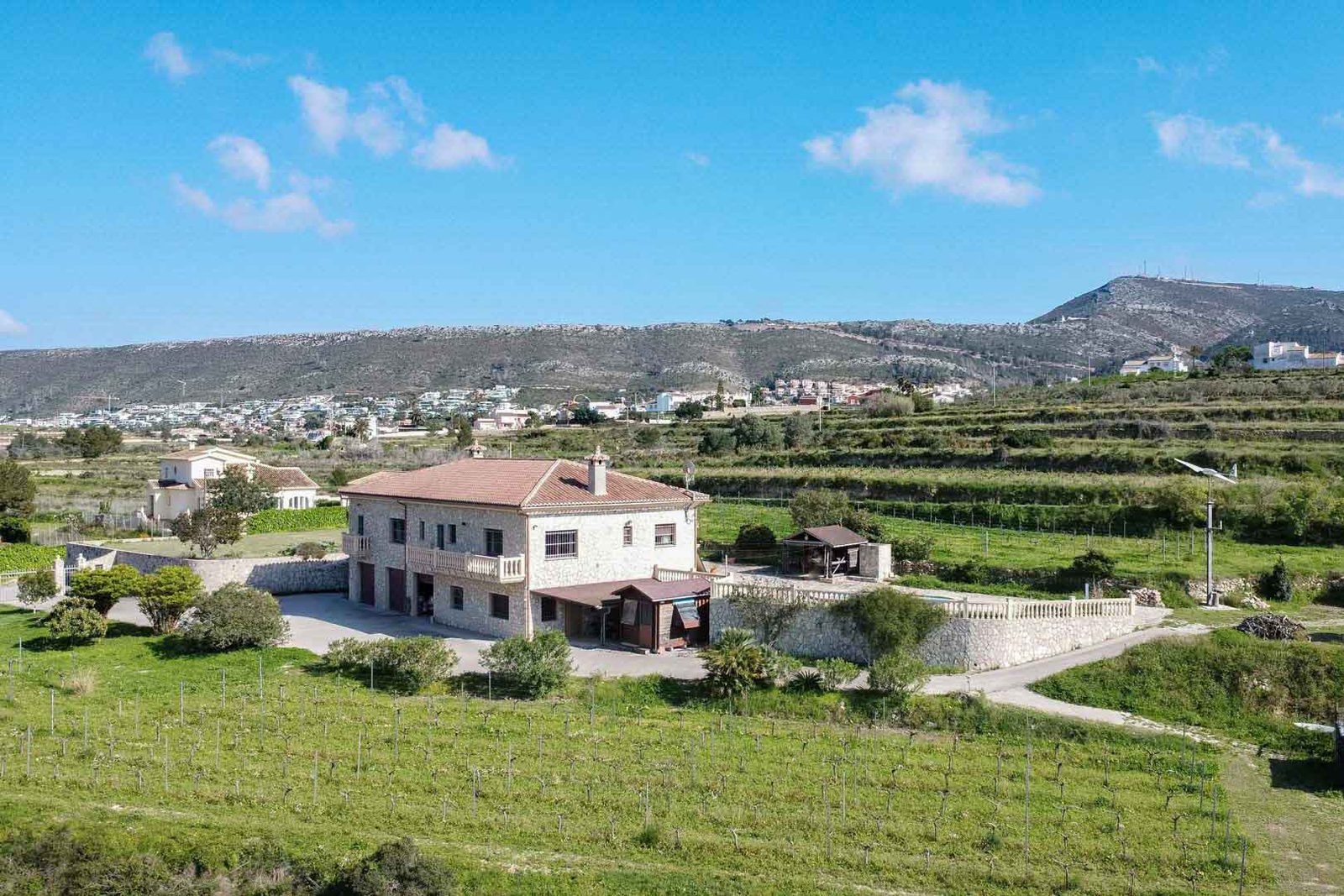 A beautiful 3-bedroom finca with mountain, golf, and countryside views in Benitachell - The Estates