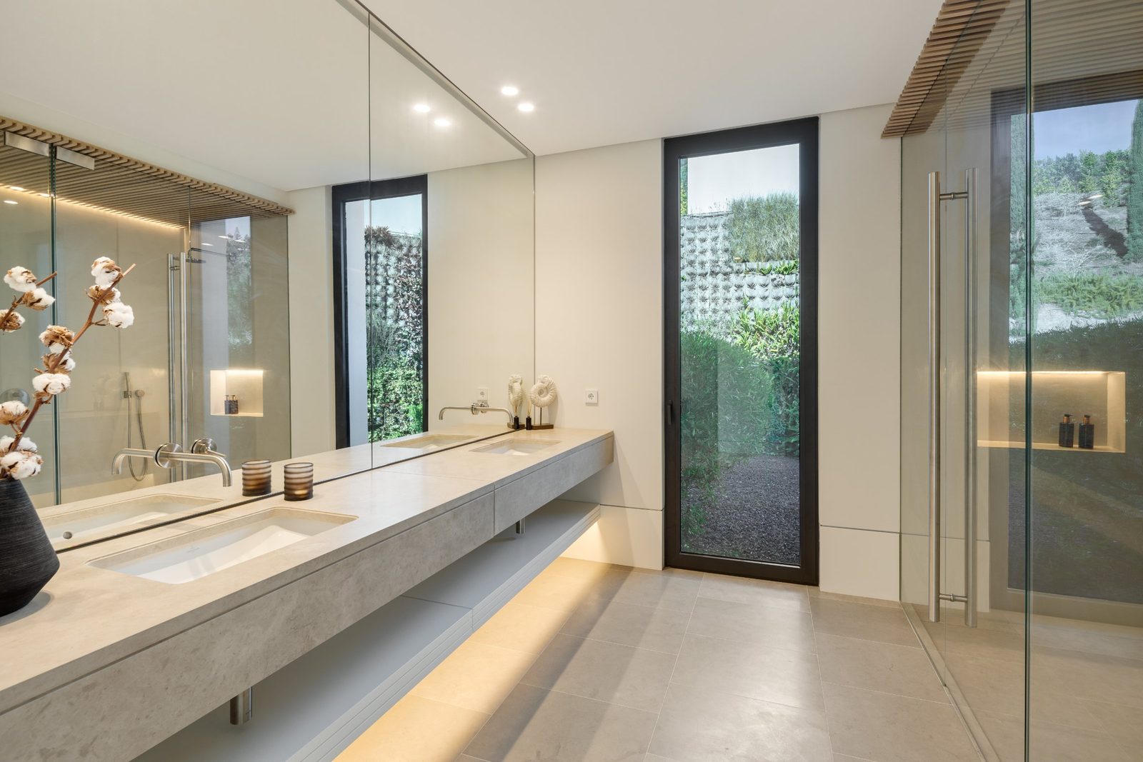 Contemporary bathroom with double vanity and glass shower overlooking the garden of a 6-bedroom villa in Málaga - The Estates