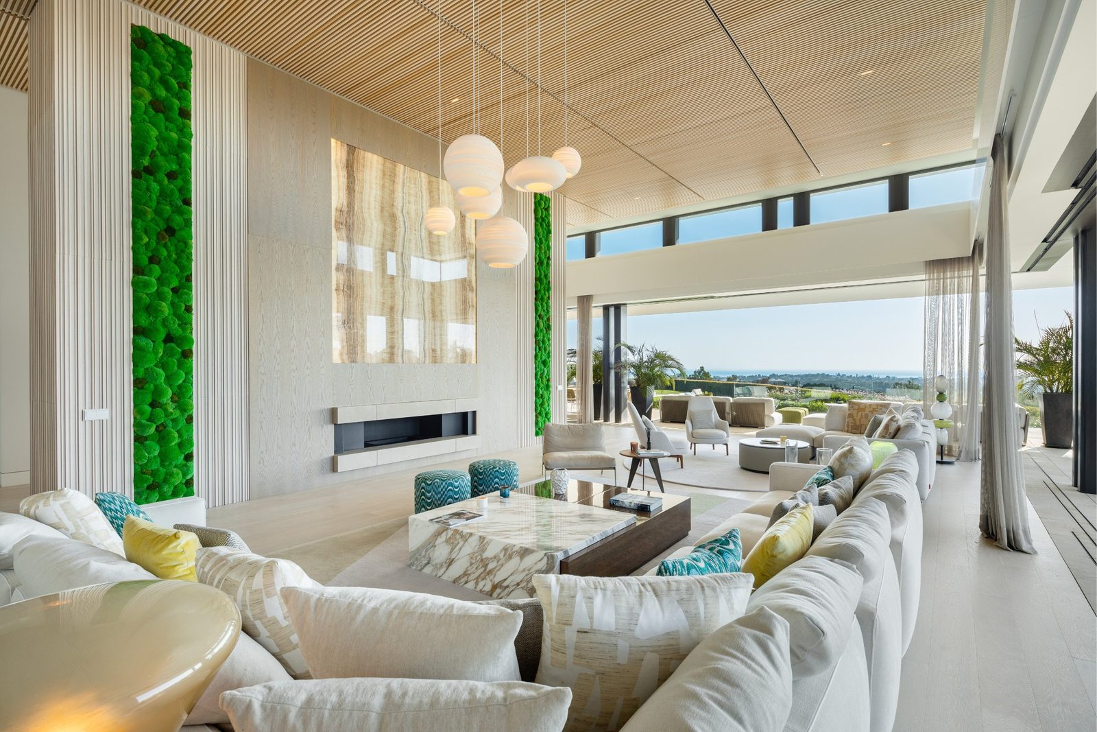 Elegant living room with fireplace and panoramic sea views in a 6-bedroom villa in Málaga - The Estates