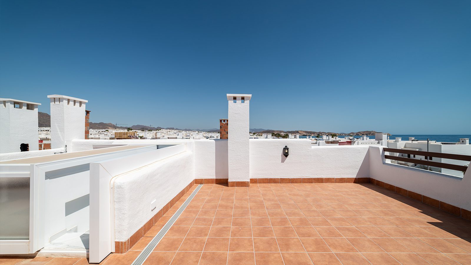 Rooftop terrace with sea and mountain views at a 2-bedroom bungalow in Pulpí - The Estates