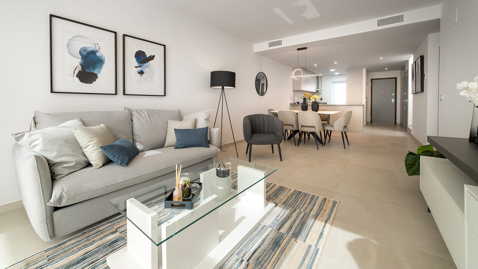 Bright open-plan living and dining room with kitchen of a 3-bedroom bungalow in Pulpí - The Estates
