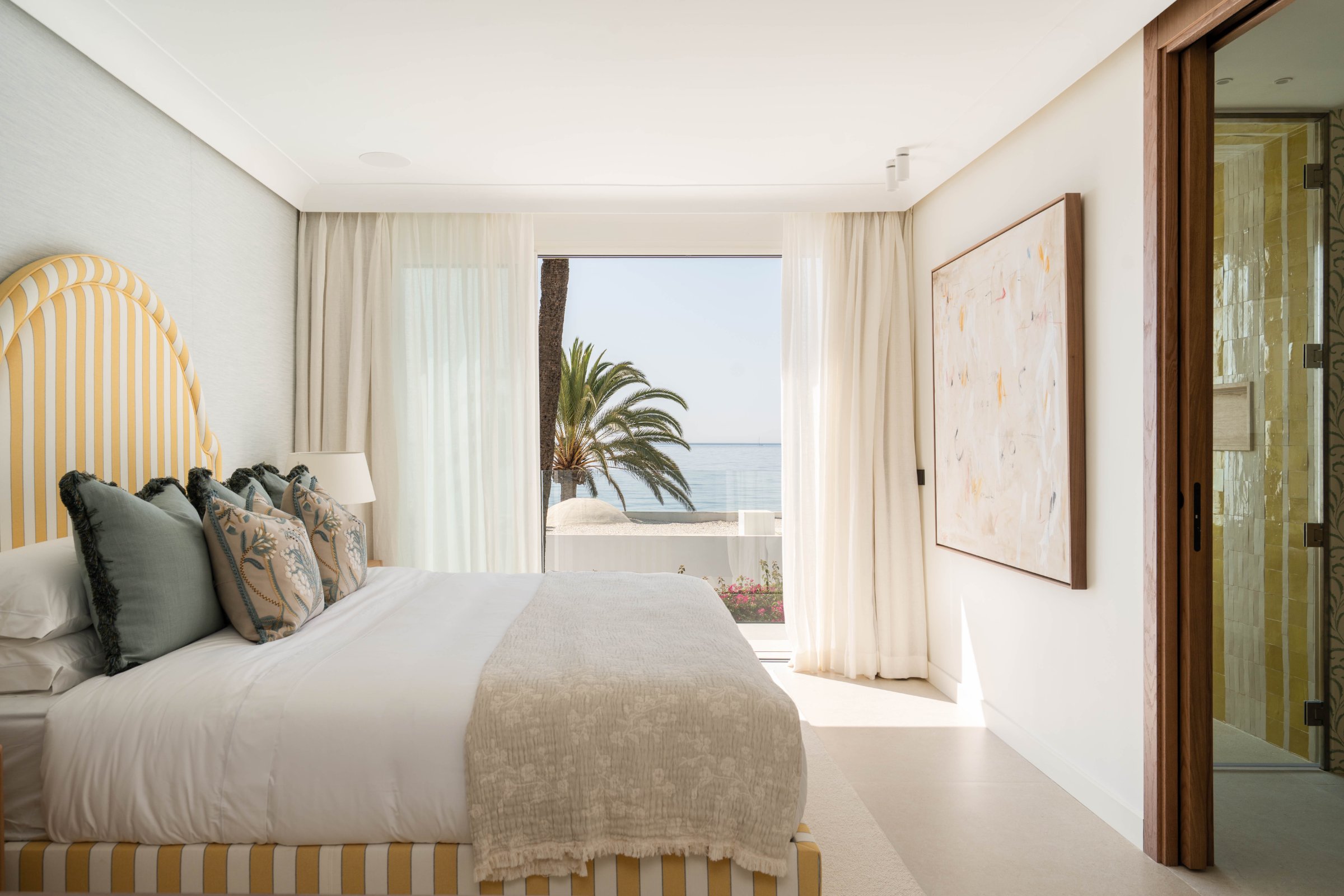 3-bed Villa in Málaga — Beachfront Home on Marbella’s Golden Mile with Sea Views | Villa Oasis Club, photo 22