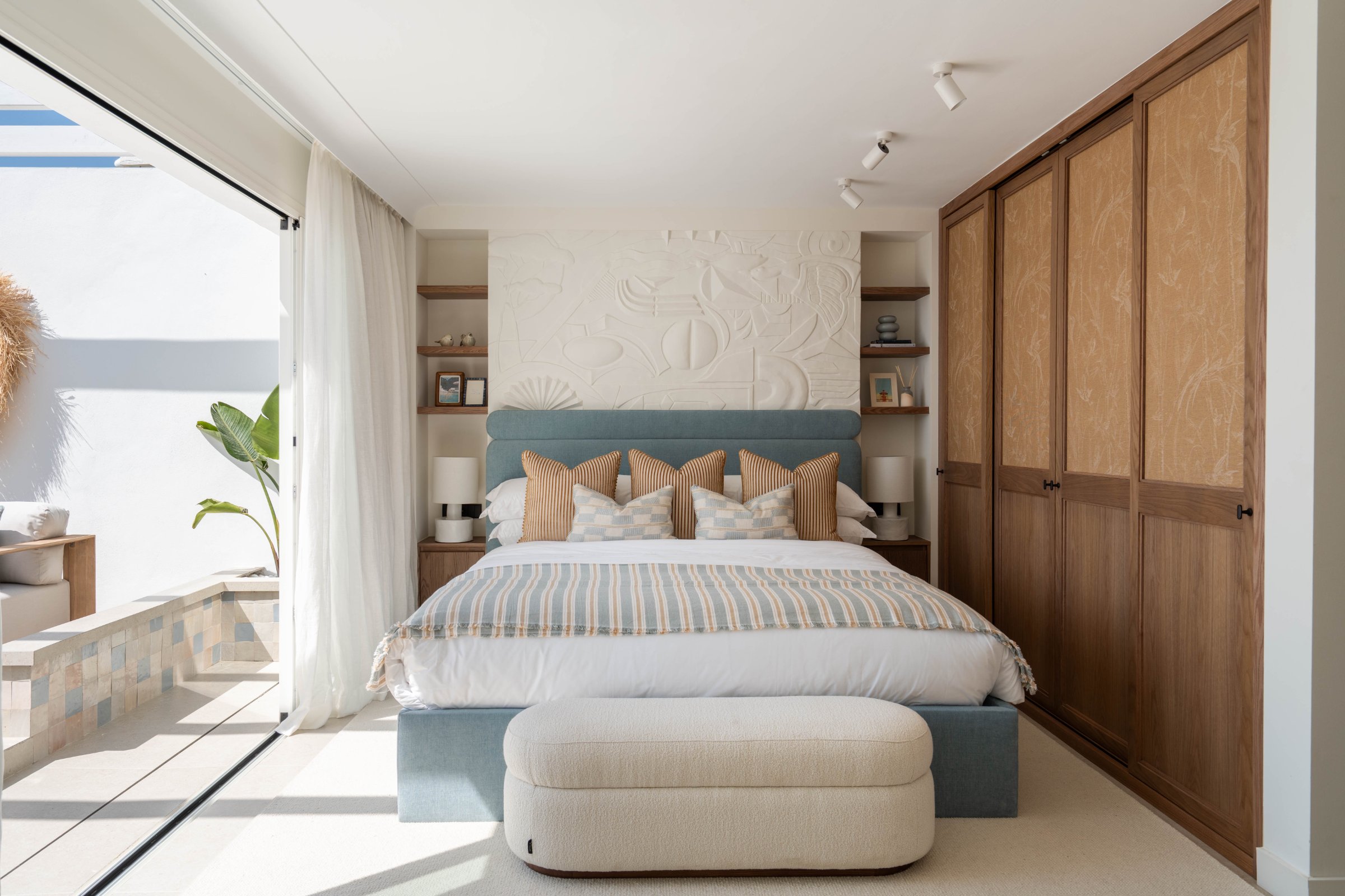 3-bed Villa in Málaga — Beachfront Home on Marbella’s Golden Mile with Sea Views | Villa Oasis Club, photo 24