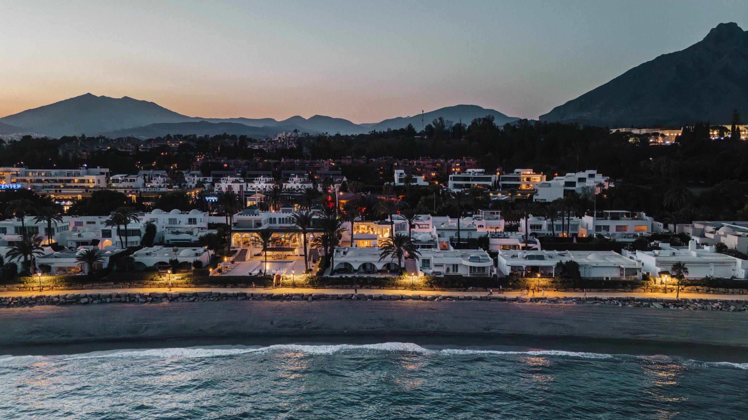 3-bed Villa in Málaga — Beachfront Home on Marbella’s Golden Mile with Sea Views | Villa Oasis Club, photo 45