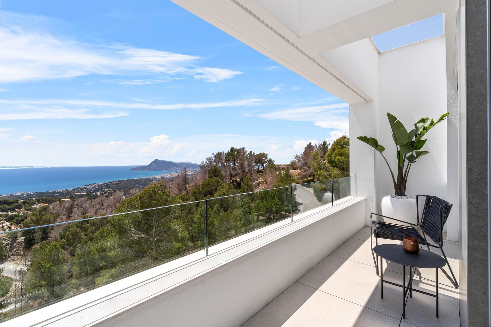 Balcony with panoramic sea and mountain views of a 4-bedroom villa in Altea - The Estates